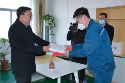 山东省潍坊市人大常委会副主任范福生莅临山东吕氏贵宾会药业指导慰问