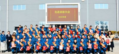 吕氏贵宾会医药召开2020年度先进表彰暨2021年新春干部员工代表大会