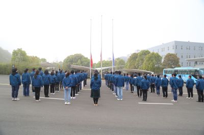 吕氏贵宾会医药举行周年庆升旗仪式及宣誓活动！